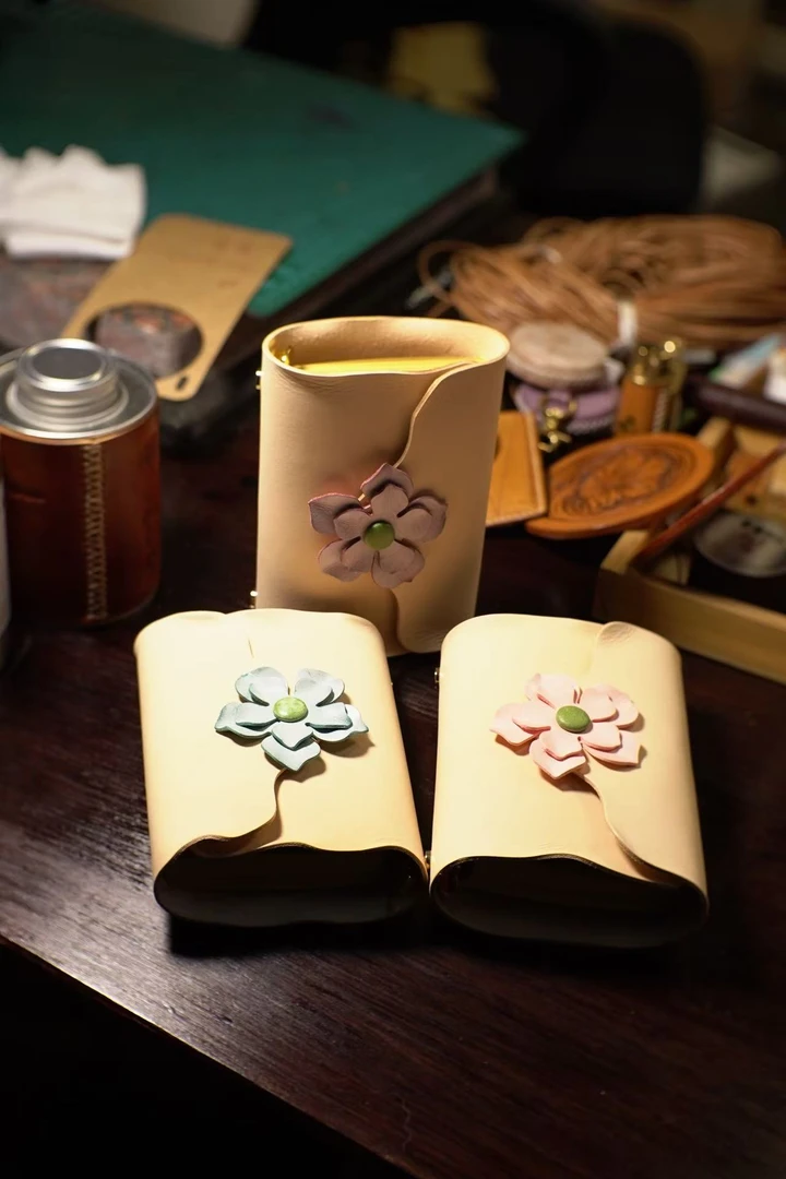 【 小梁师傅 】手工皮艺塑形高定梅花花笔记本