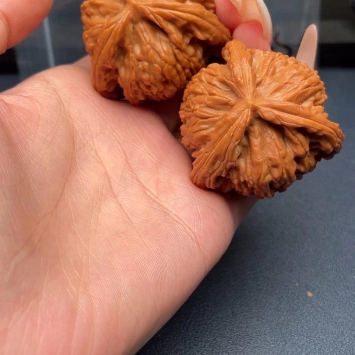 小***头吊坠文玩核桃白狮子