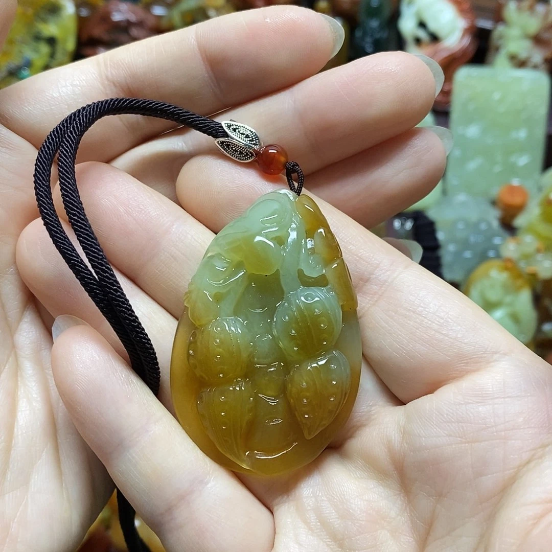 岫玉未镶嵌吊坠(赠链)