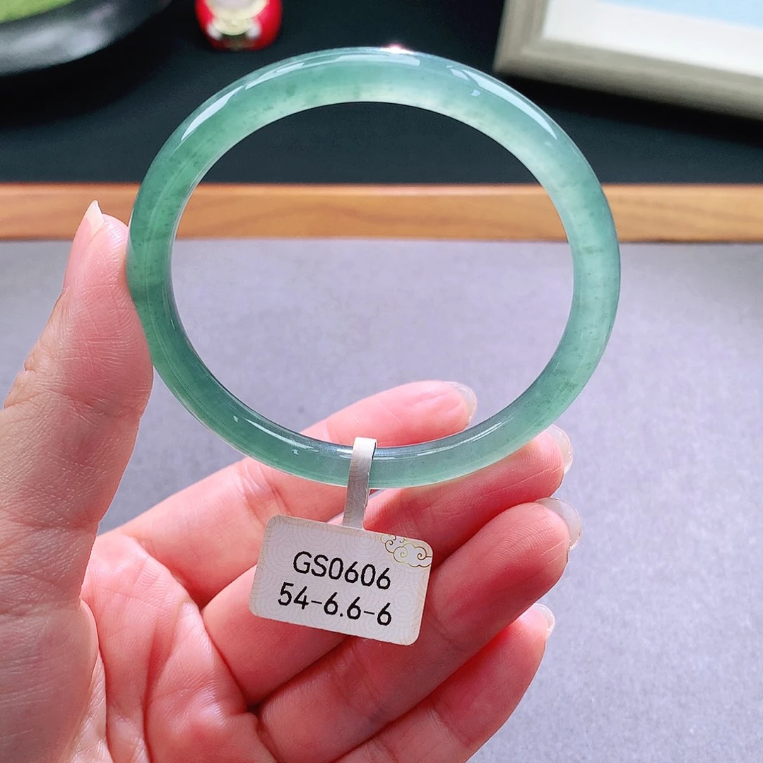 翡翠手镯未镶嵌天然翡翠手镯