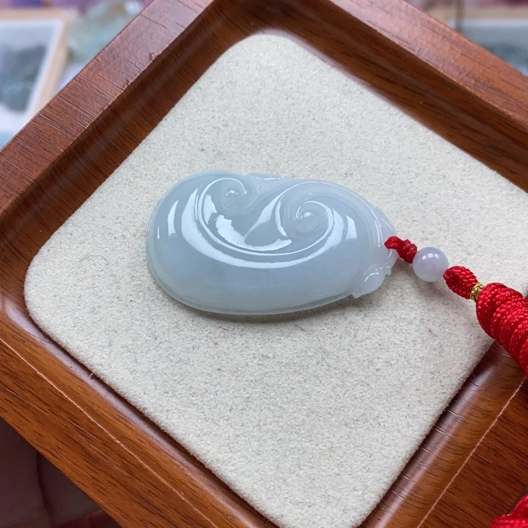 翡翠未镶嵌颈饰如意