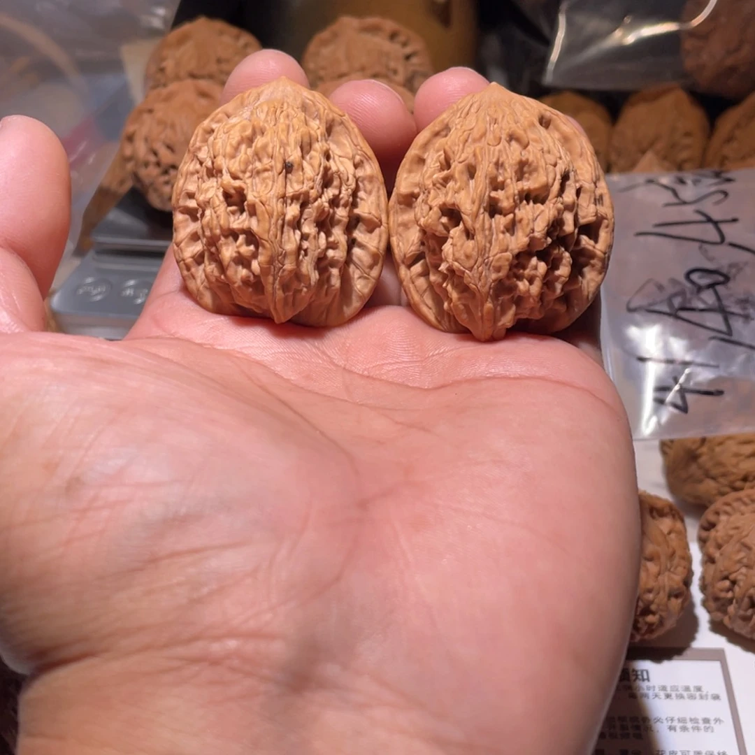 文玩核桃吊坠不***了虎头