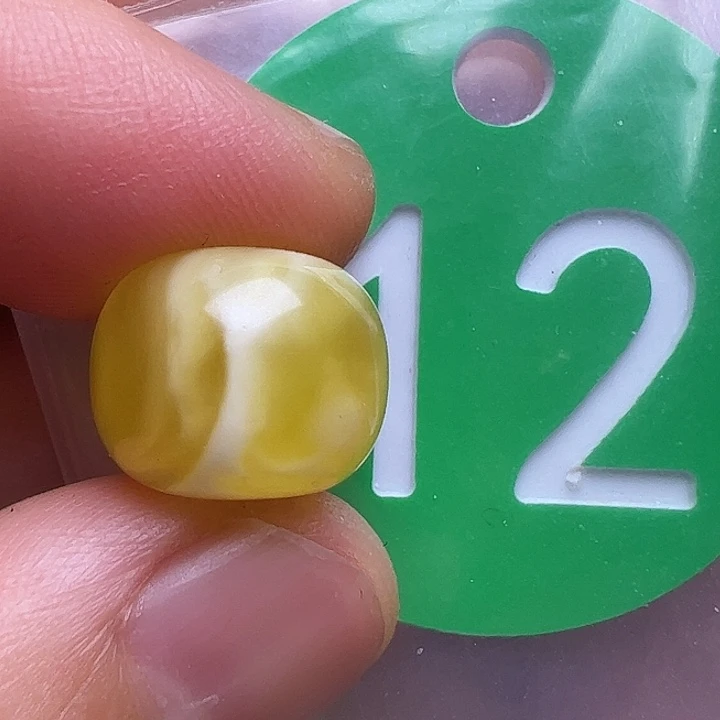 未镶嵌蜜蜡裸石12.6m m