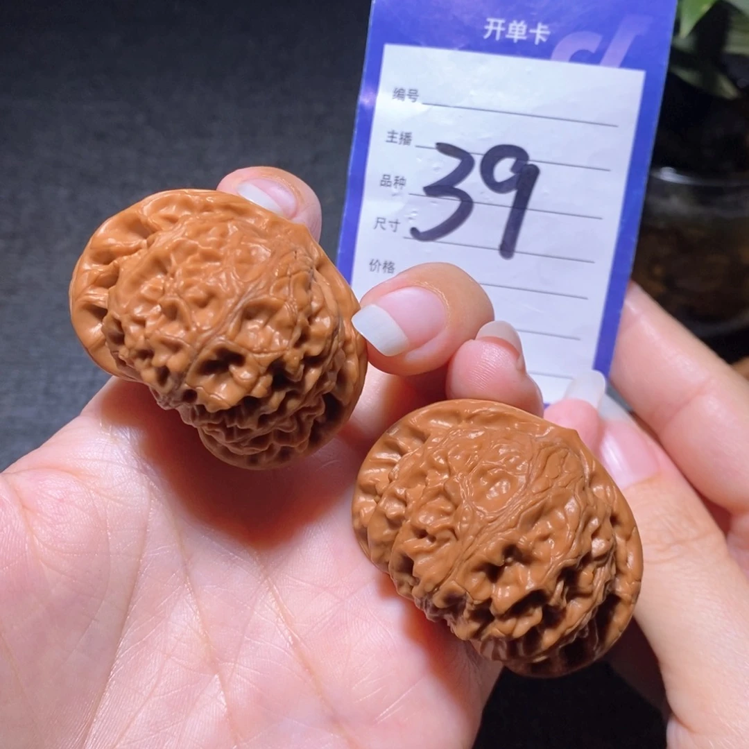 文玩核桃把件宫灯43.5左右有修