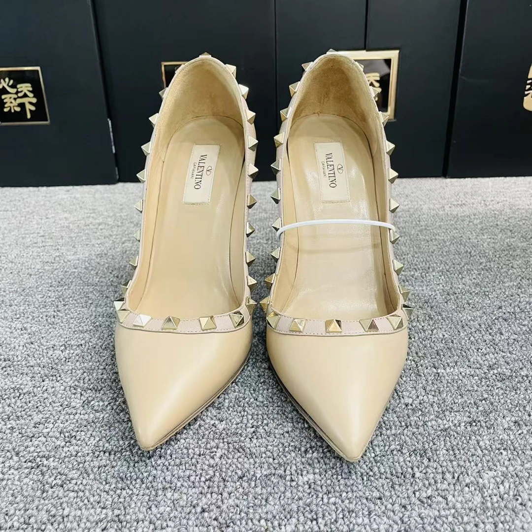 95新 Valentino/华伦天奴 柳丁尖头高跟鞋37码ysc0716