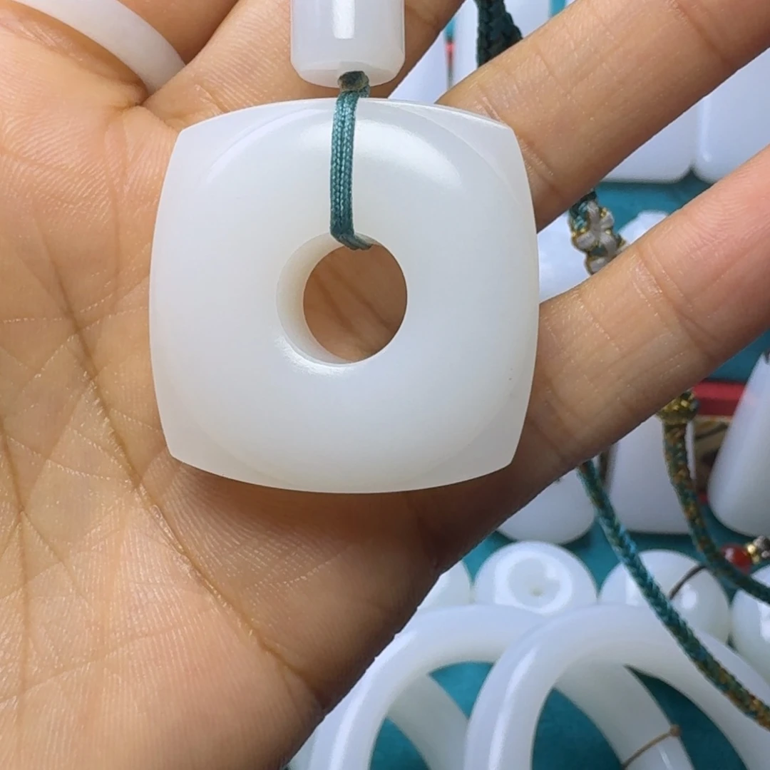 和田玉颈饰未镶嵌顺**然