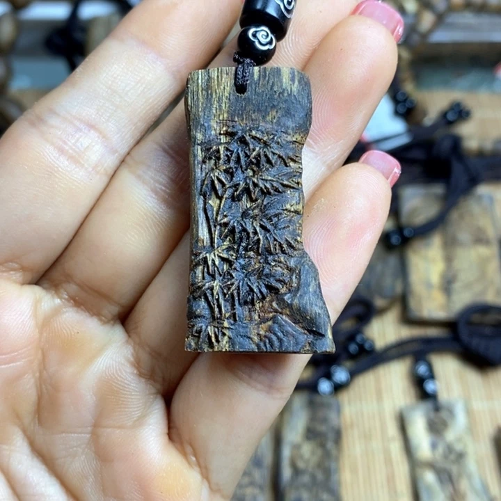 沉香手把件4克雕刻竹子