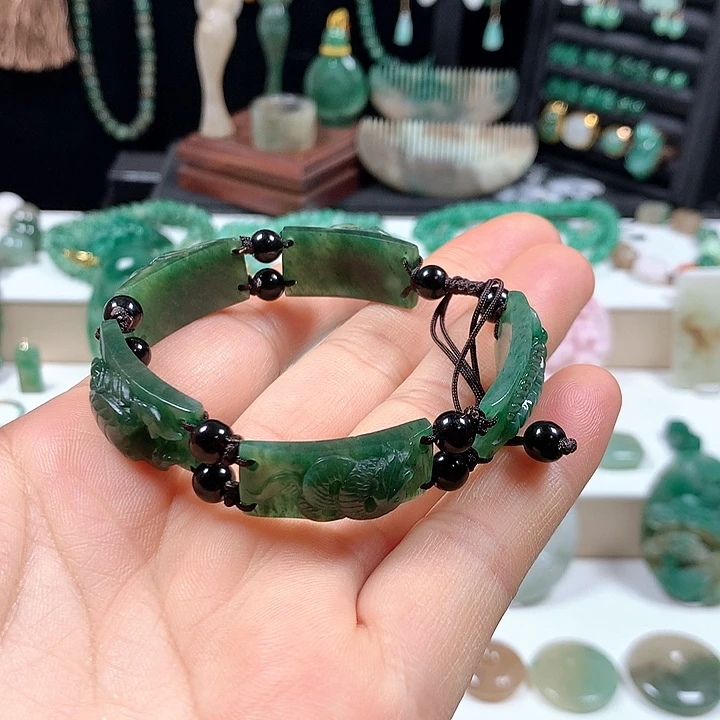 未镶嵌独山玉颈饰心**成