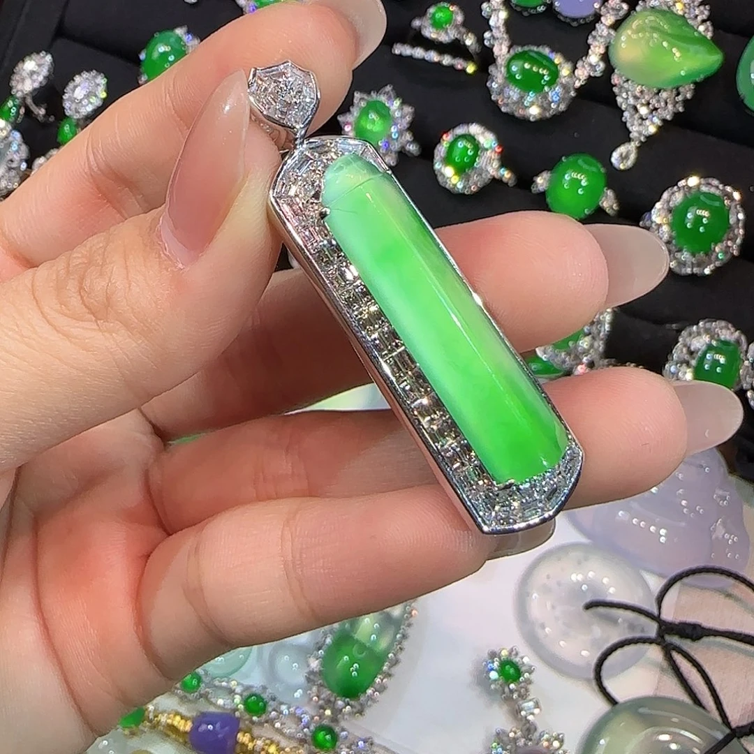 翡翠18K金镶嵌戒指