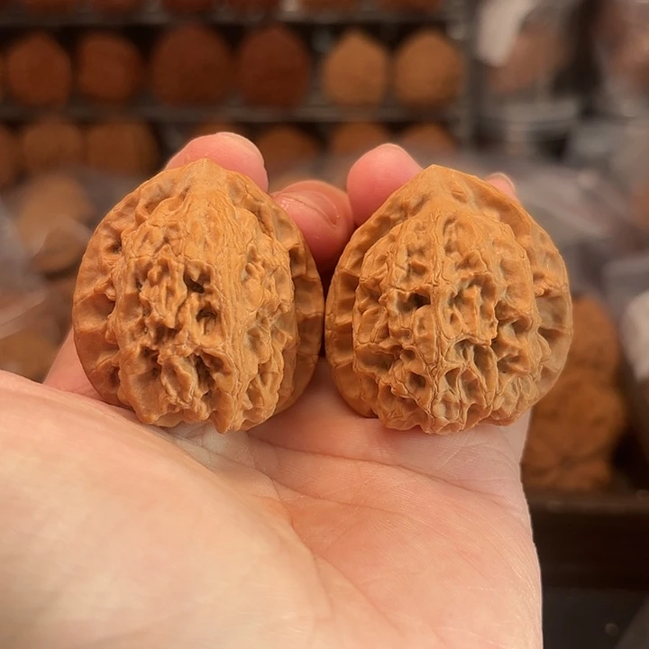 1文玩核桃梨木台40-535