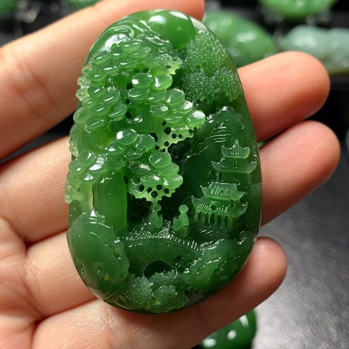 雨***念和田玉未镶嵌颈饰