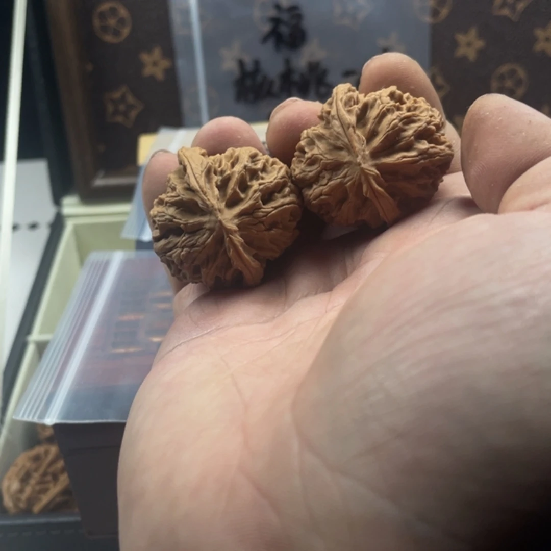 凌***哈哈哈哈这不是我们俩啊