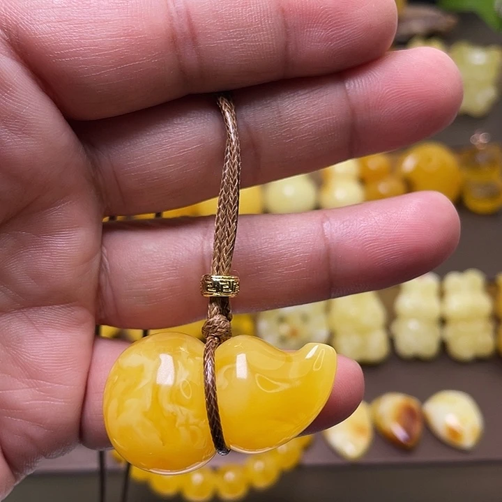 琥珀未镶嵌颈饰吊坠