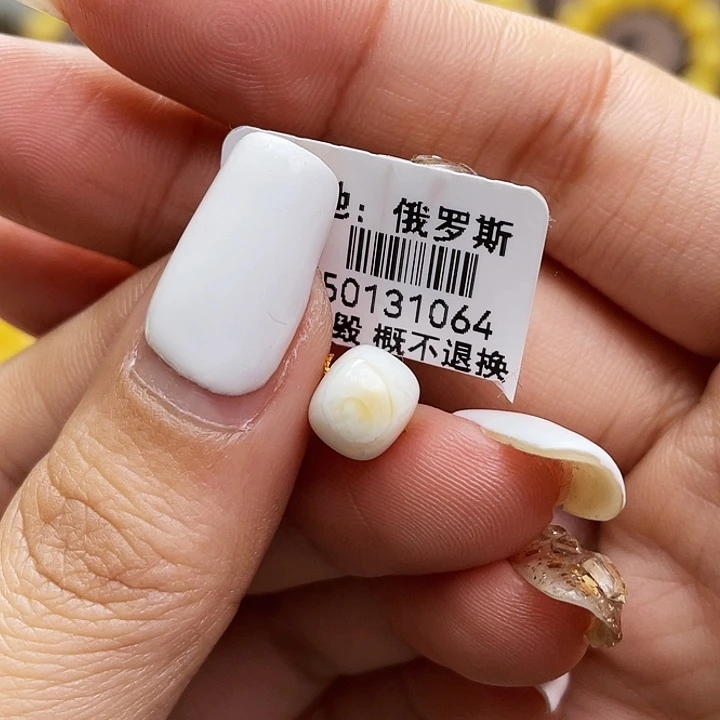 琥珀裸石未镶嵌七**肌老型尺寸8.2*6.8mm带皮色