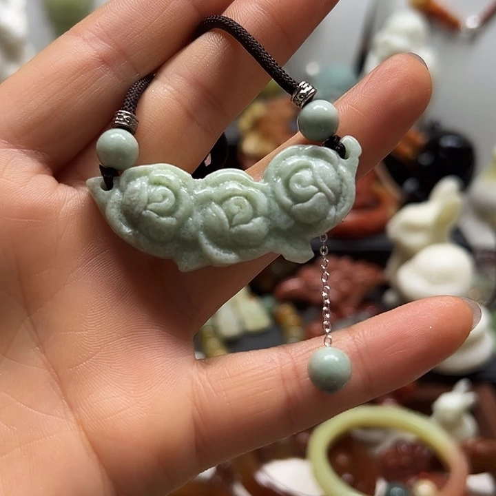 蛇纹石玉吊坠未镶嵌