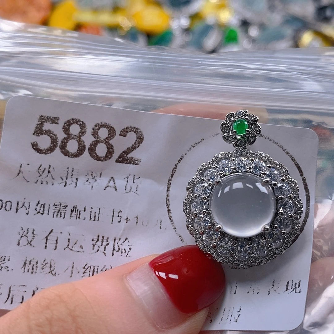 吊坠(不含链)未镶嵌翡翠