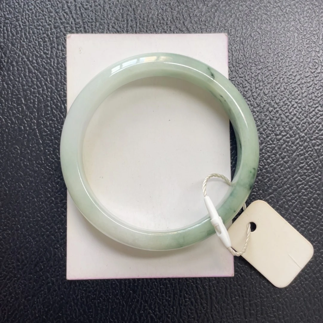 翡翠手镯未镶嵌56圈口