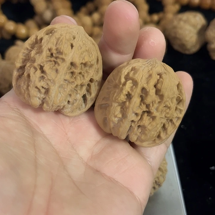 文玩核桃把件39左右微微瑕练手将军膀，编号039