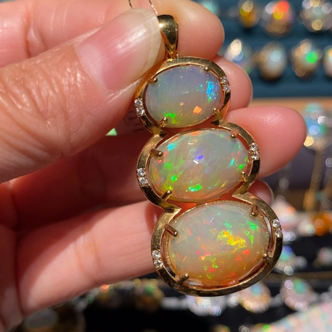 欧泊18K金镶嵌吊坠