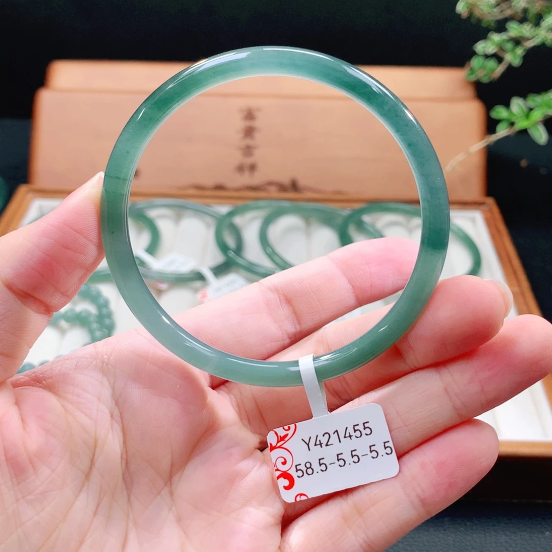 翡翠手镯（圆镯）未镶嵌
