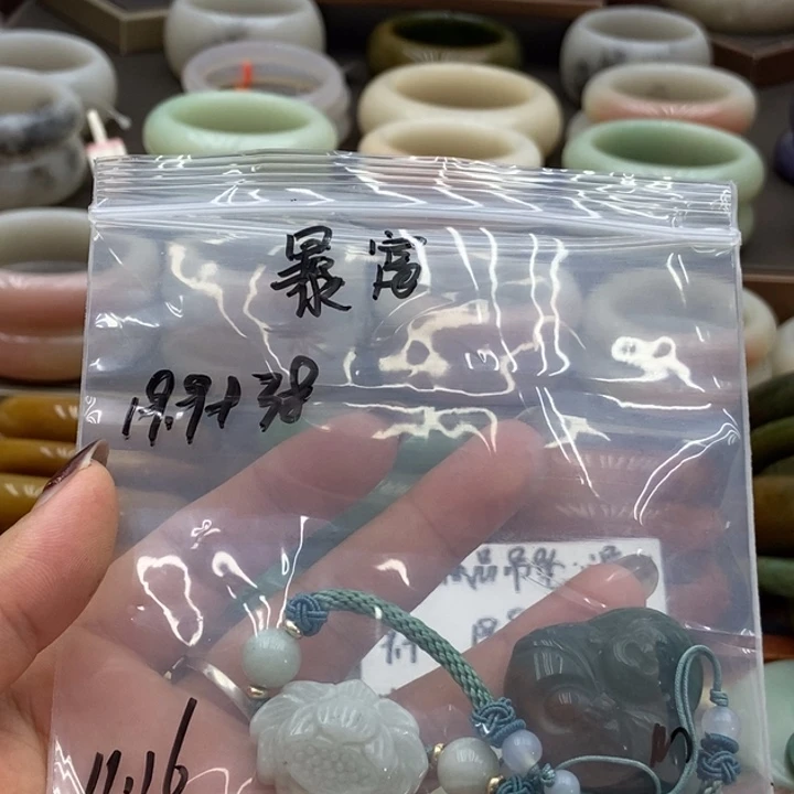 石英质玉合金颈饰