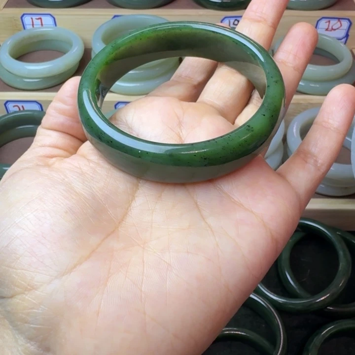 大***喵和田玉（糖玉）未镶嵌手镯