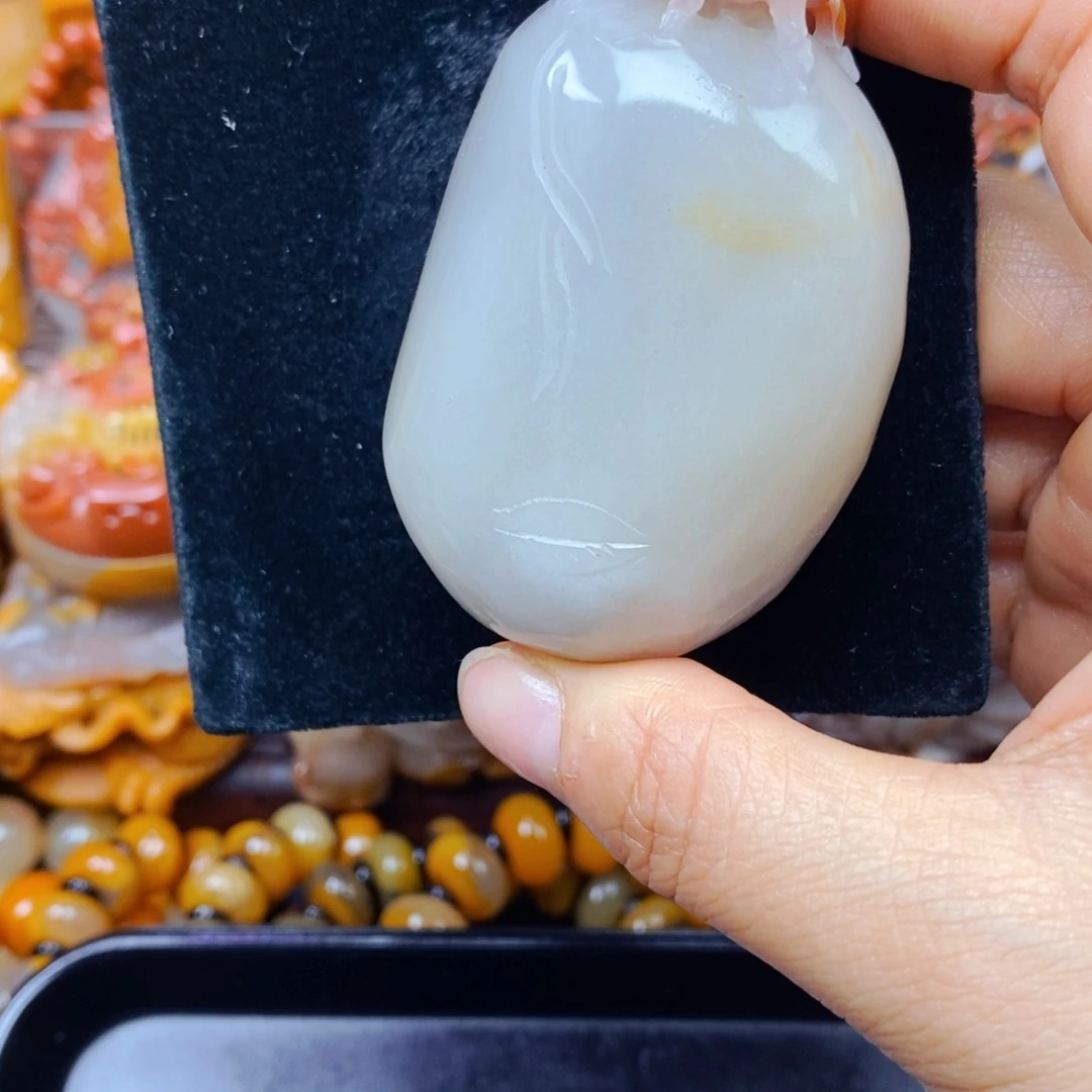 石英质玉（黄龙玉）未镶嵌颈饰