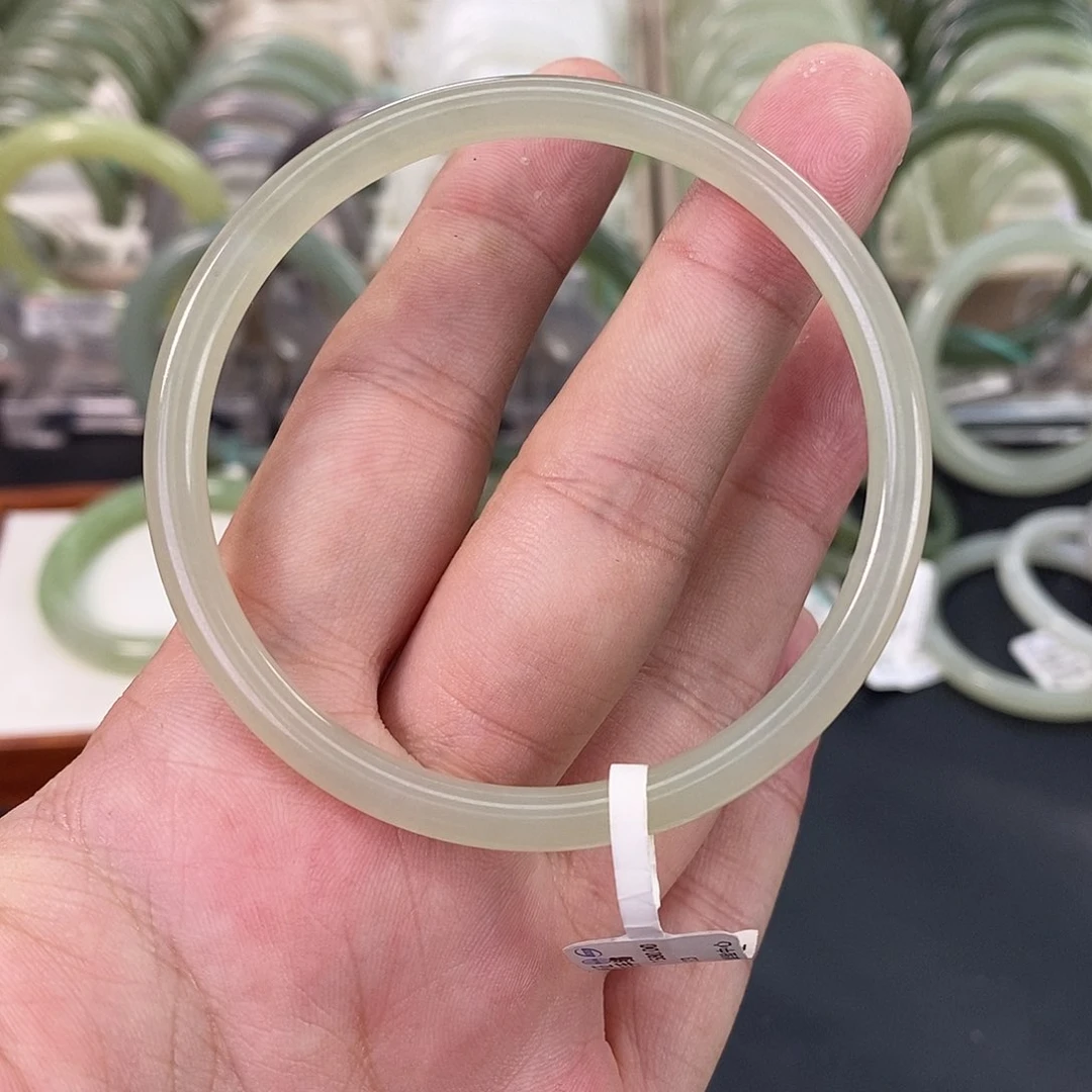 和田玉和田玉手镯未镶嵌5758