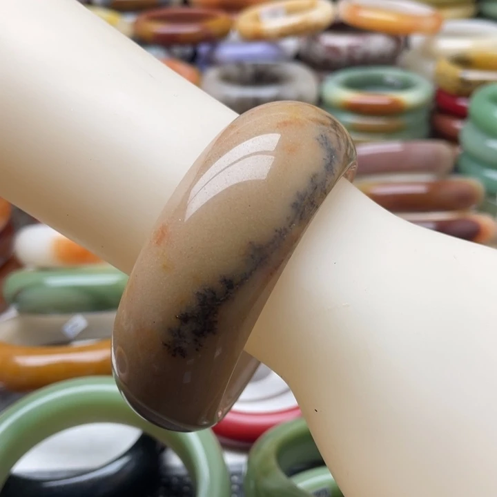 石英岩玉手镯未镶嵌