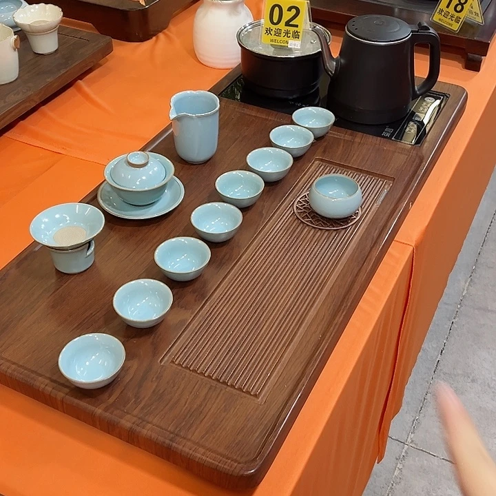香***。我们也没见多少机会