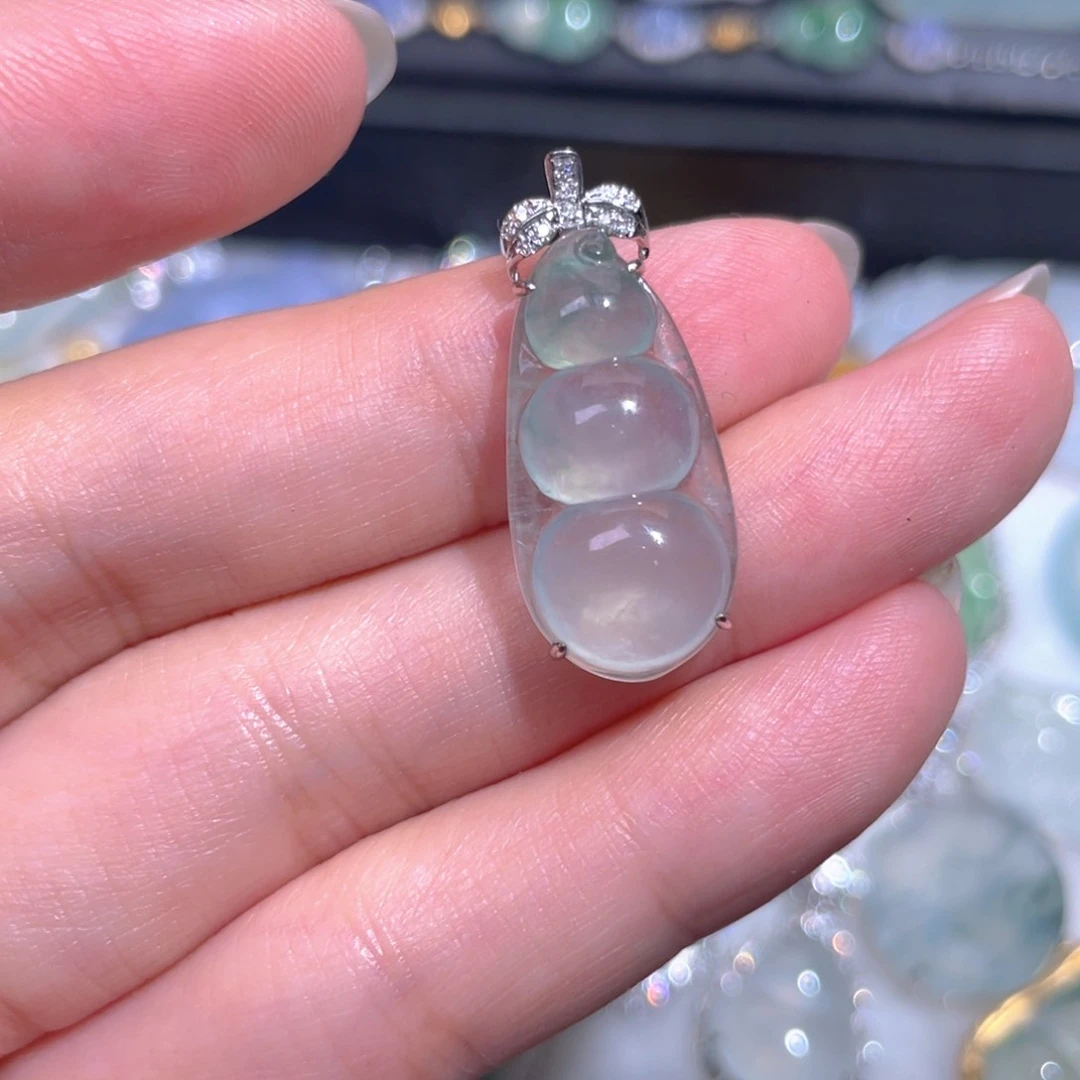颈饰18K金镶嵌翡翠翡翠