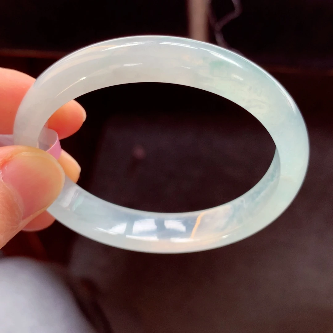 翡翠手镯未镶嵌缅甸