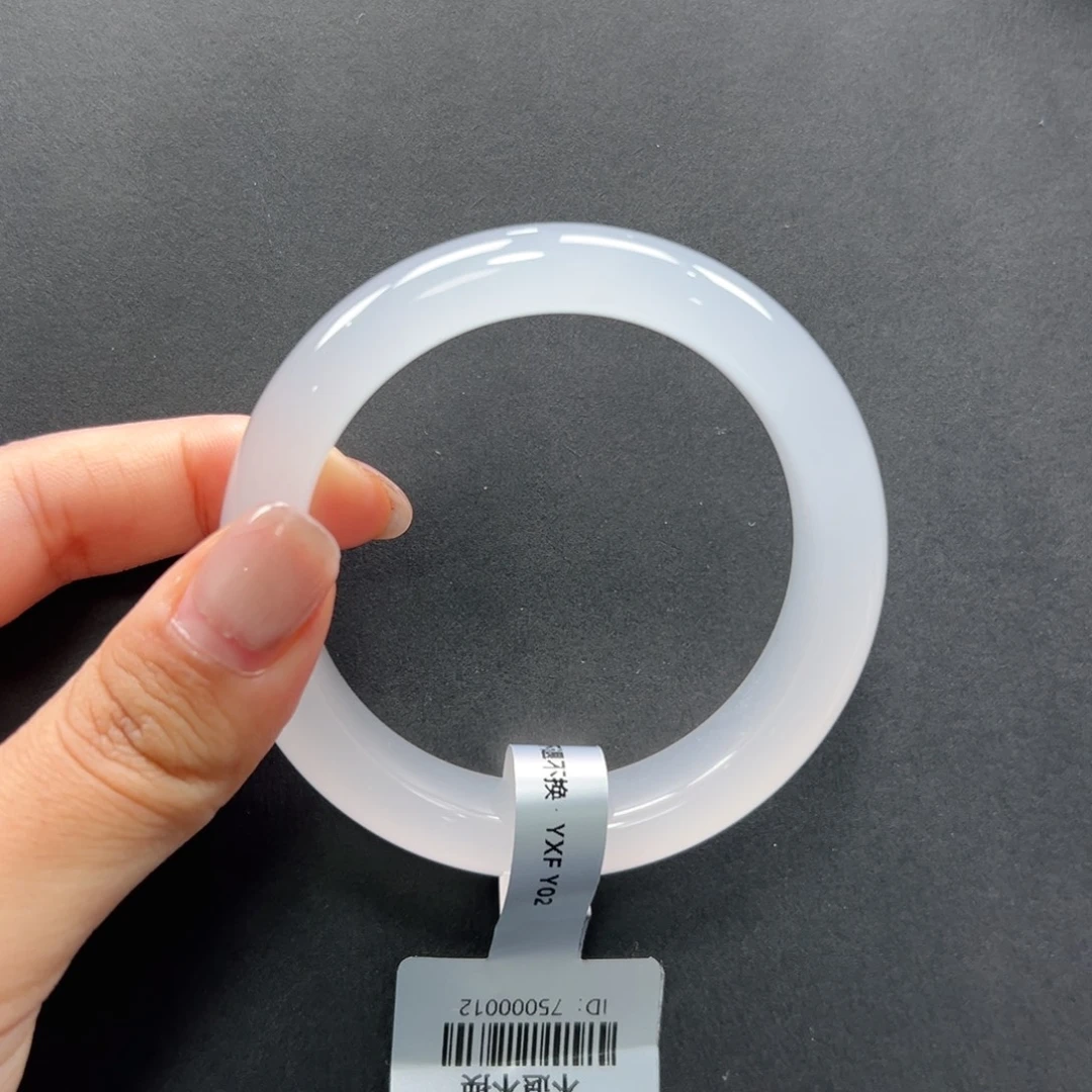 石英质玉未镶嵌手镯+周周54.4