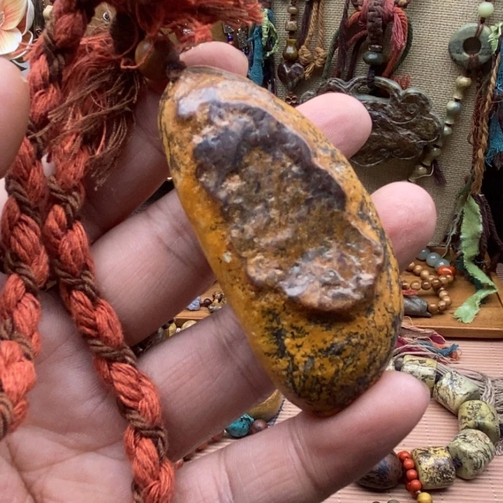 未镶嵌岫岩河磨玉（透闪石质玉）挂件