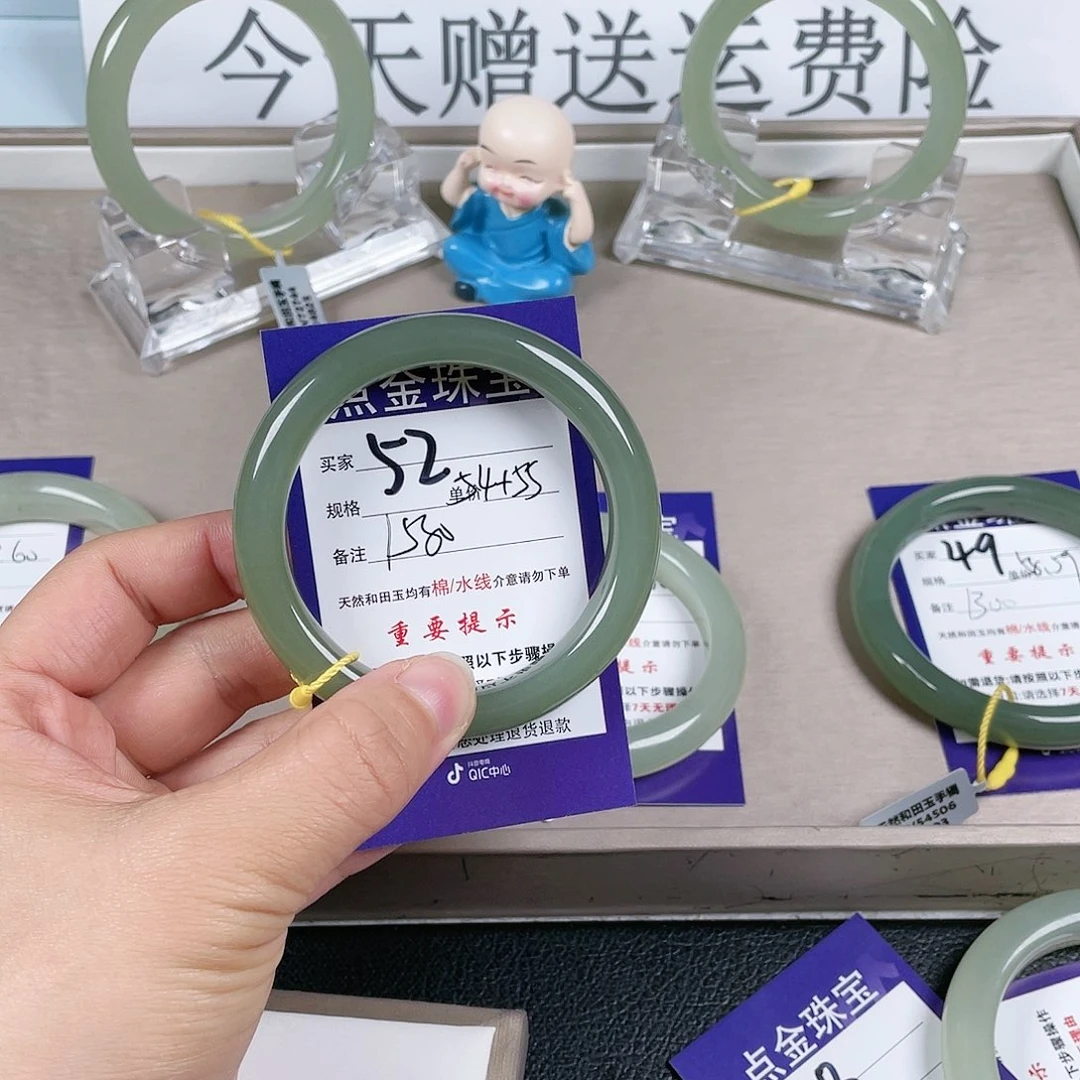 和田玉手镯未镶嵌虹*姐