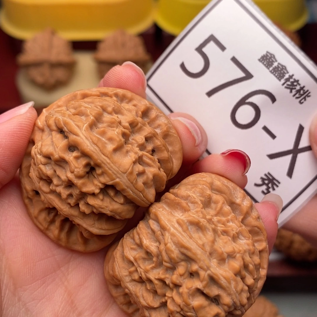 把件桃核白狮子40……