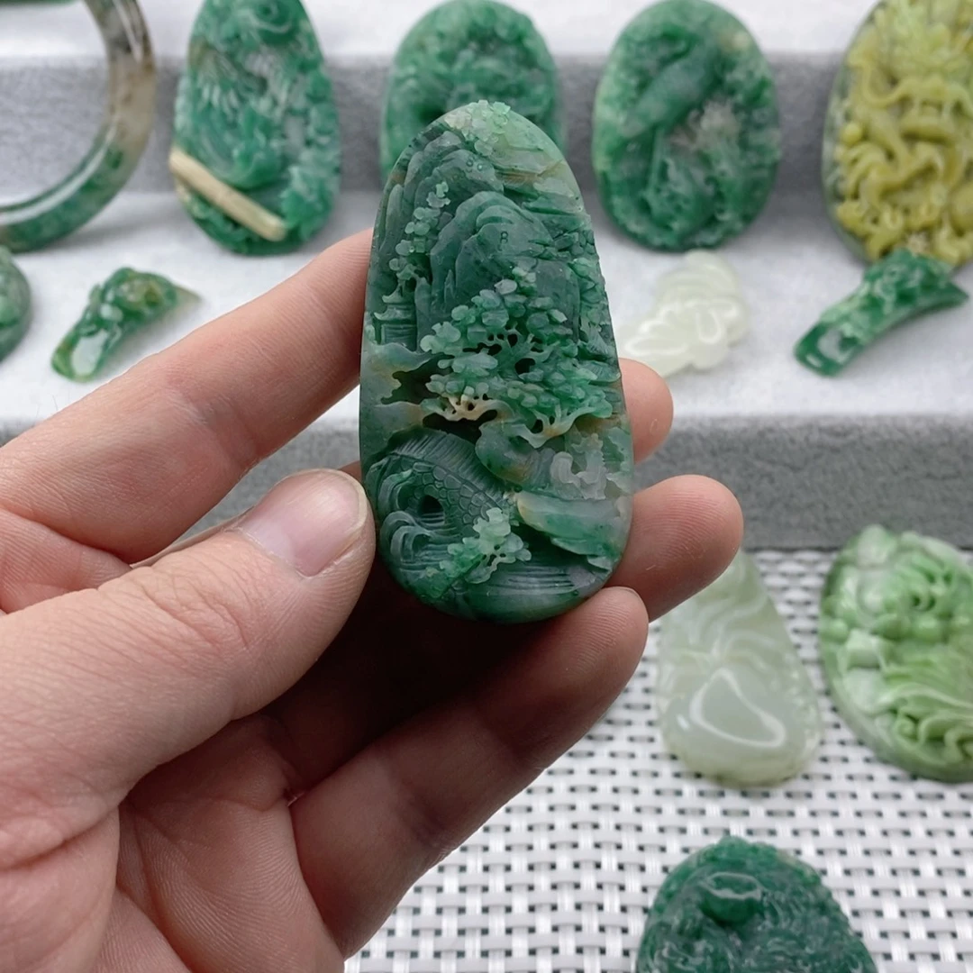 独山玉未镶嵌颈饰