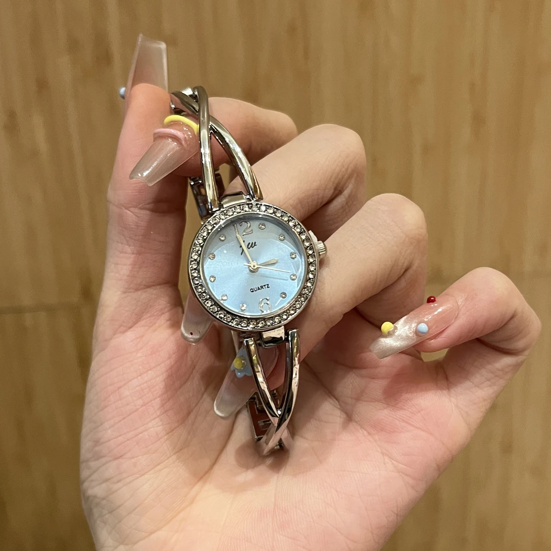 清水蓝手镯手链女士镶钻简约时尚小众百搭石英表JW406