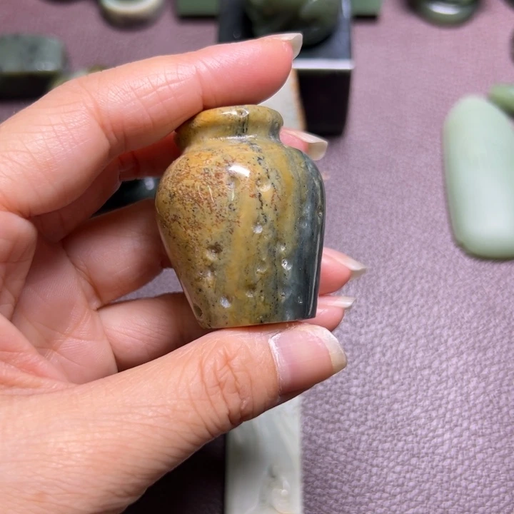 颈饰未镶嵌岫岩河磨玉（透闪石质玉）