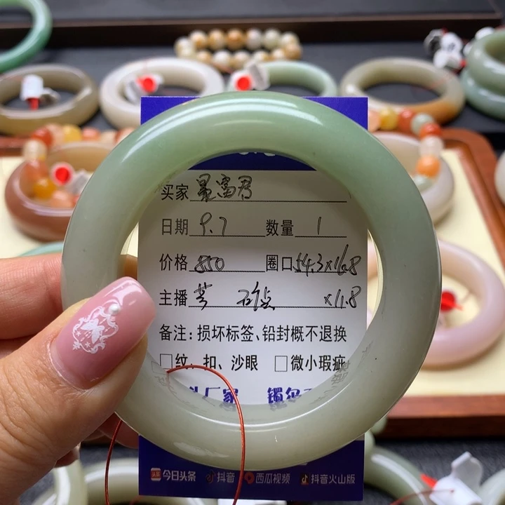 未镶嵌手镯石英质玉暴*君