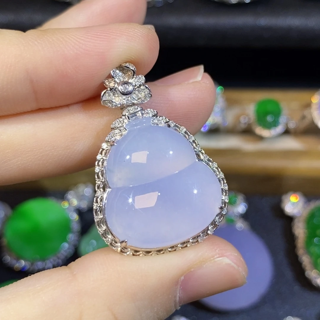 颈饰18K金镶嵌翡翠