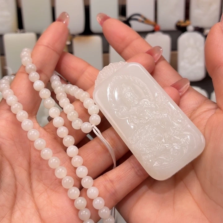 跟***。和田玉未镶嵌颈饰