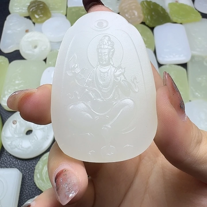 石英质玉未镶嵌颈饰