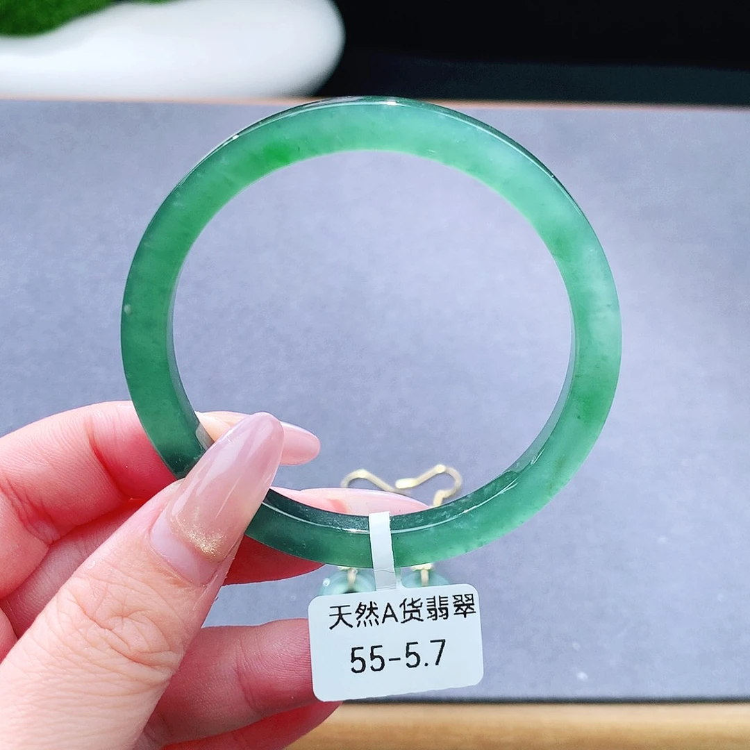 未镶嵌手镯（圆镯）翡翠