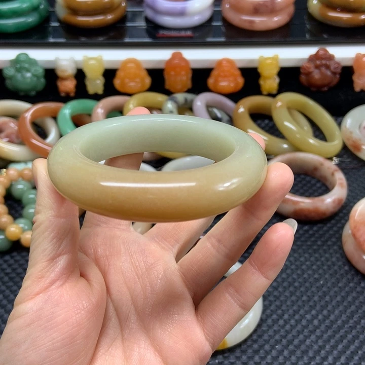 石英质玉未镶嵌手镯