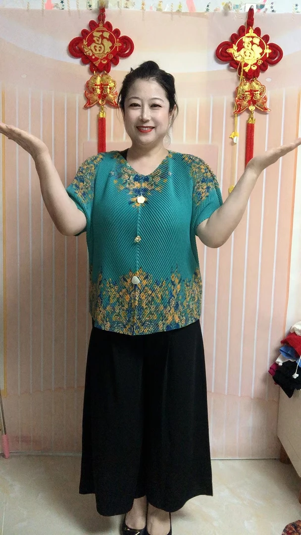 时尚褶皱加肥加大小衫