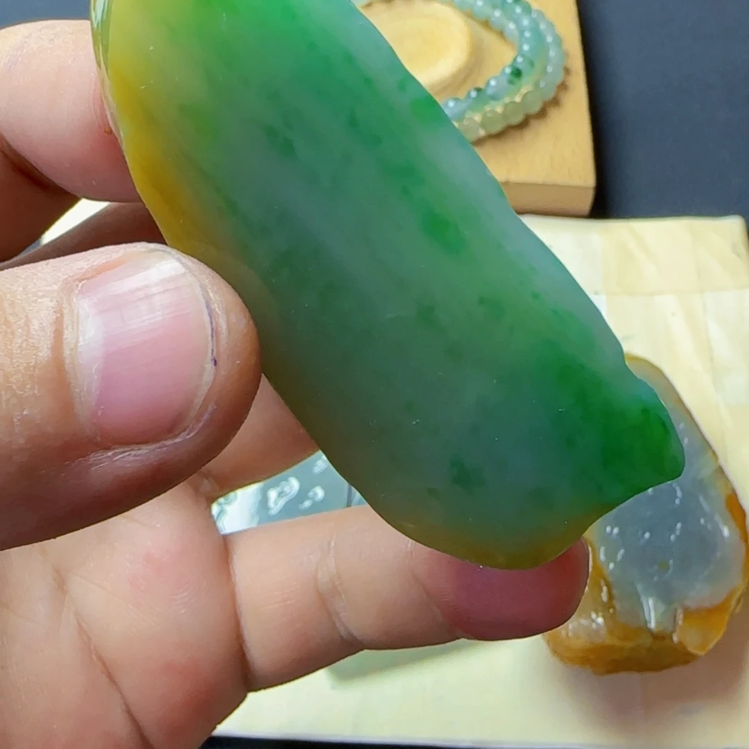 翡翠未镶嵌耳饰翡翠