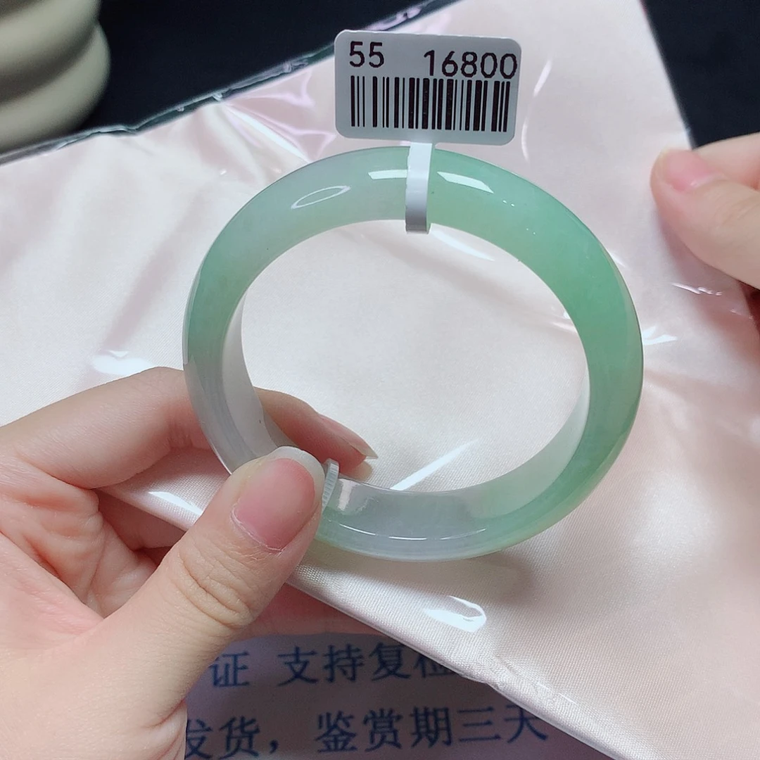 翡翠手镯未镶嵌翡翠手镯