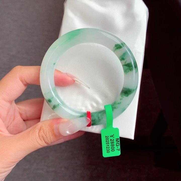 熙***格翡翠未镶嵌手镯翡翠定金