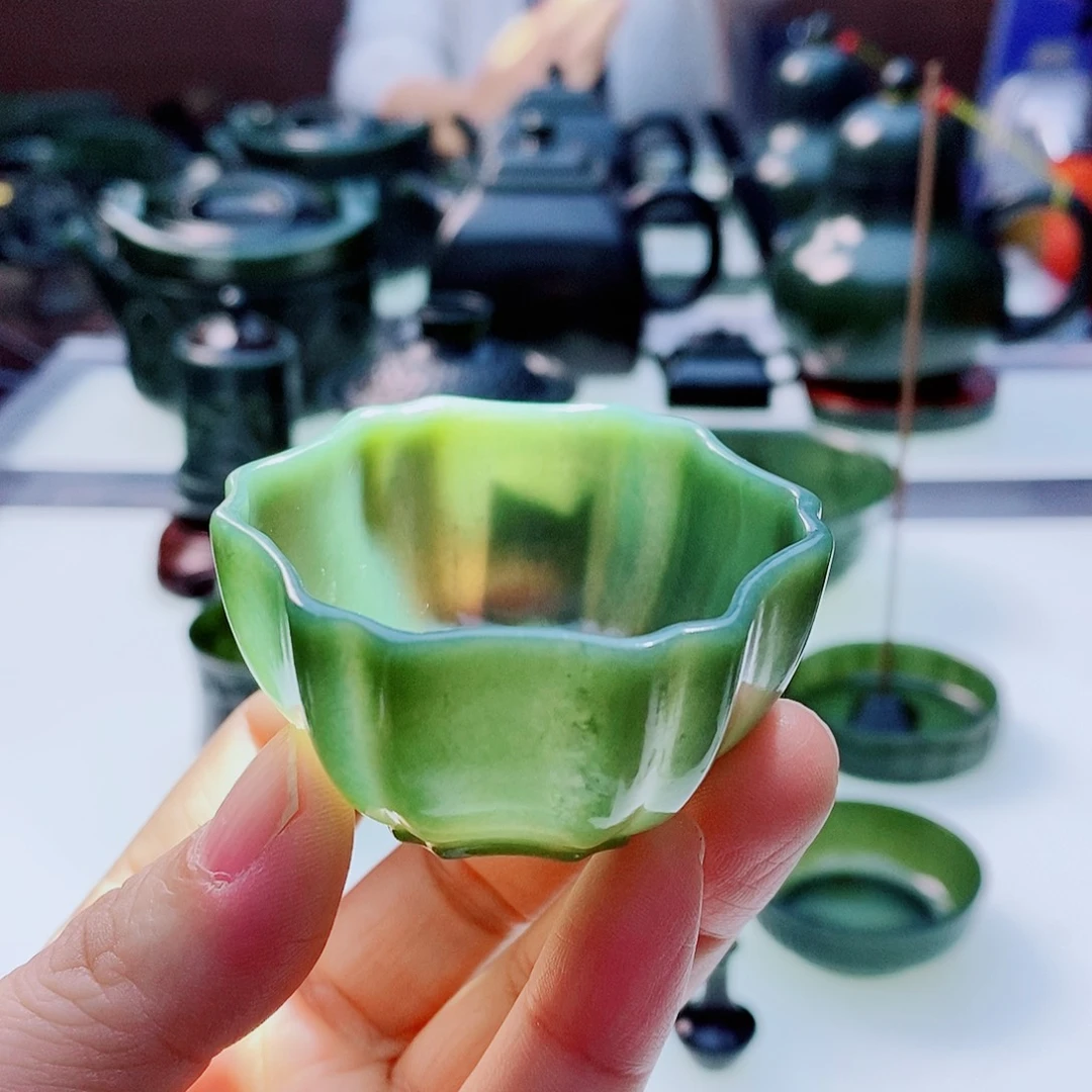 未镶嵌和田玉摆件微瑕